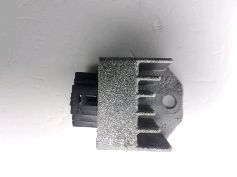 REGULATEUR DE TENSION
