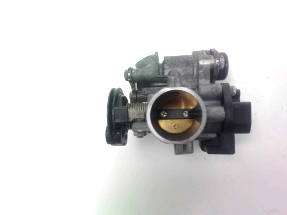 Corps d'injection gauche