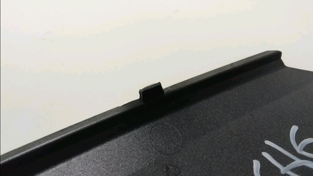 CACHE LATERAL DROIT