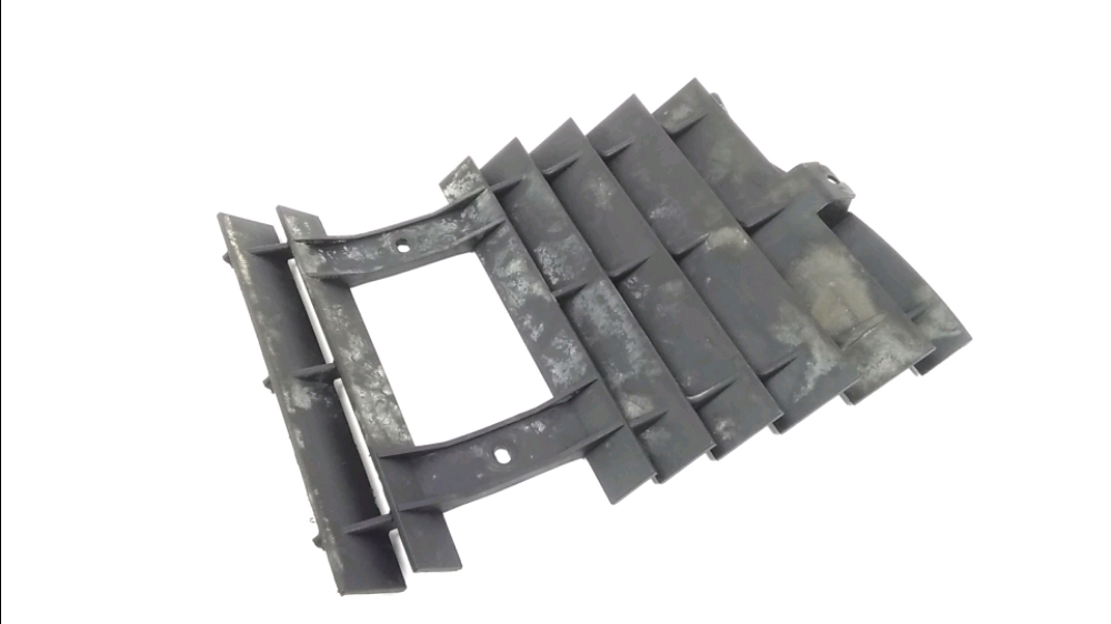 GRILLE DE RADIATEUR