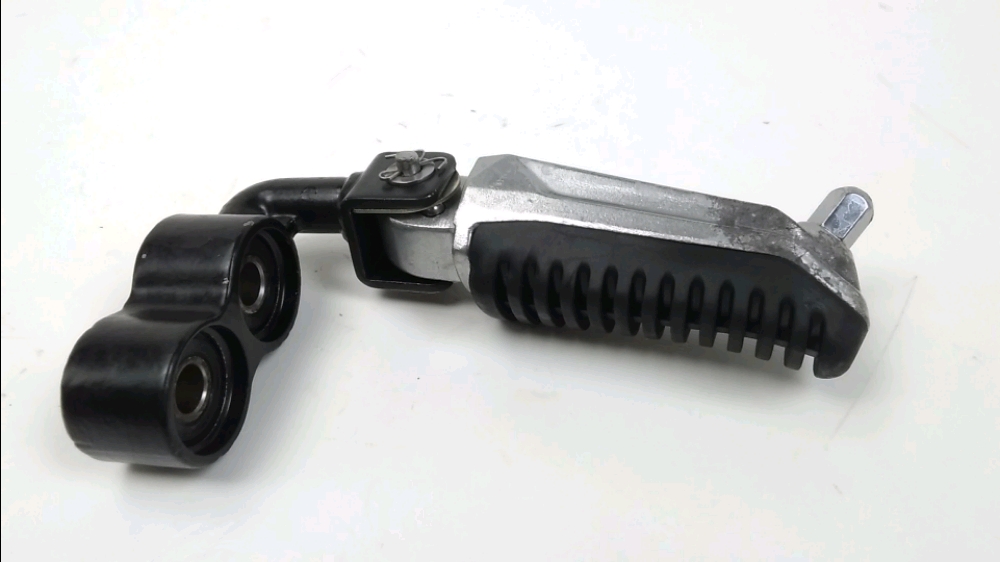 Repose pieds avant gauche