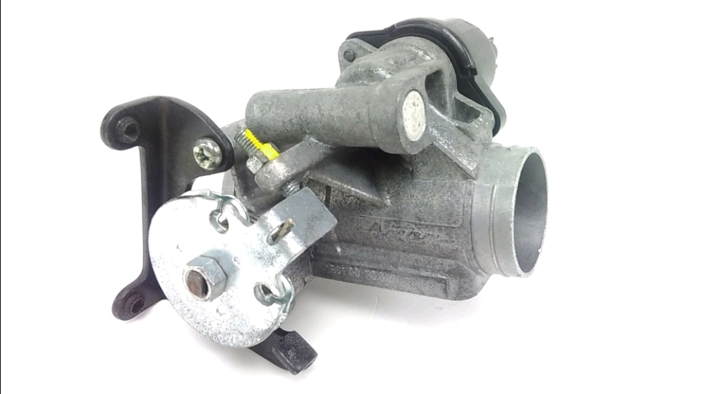 Corps d'injection gauche