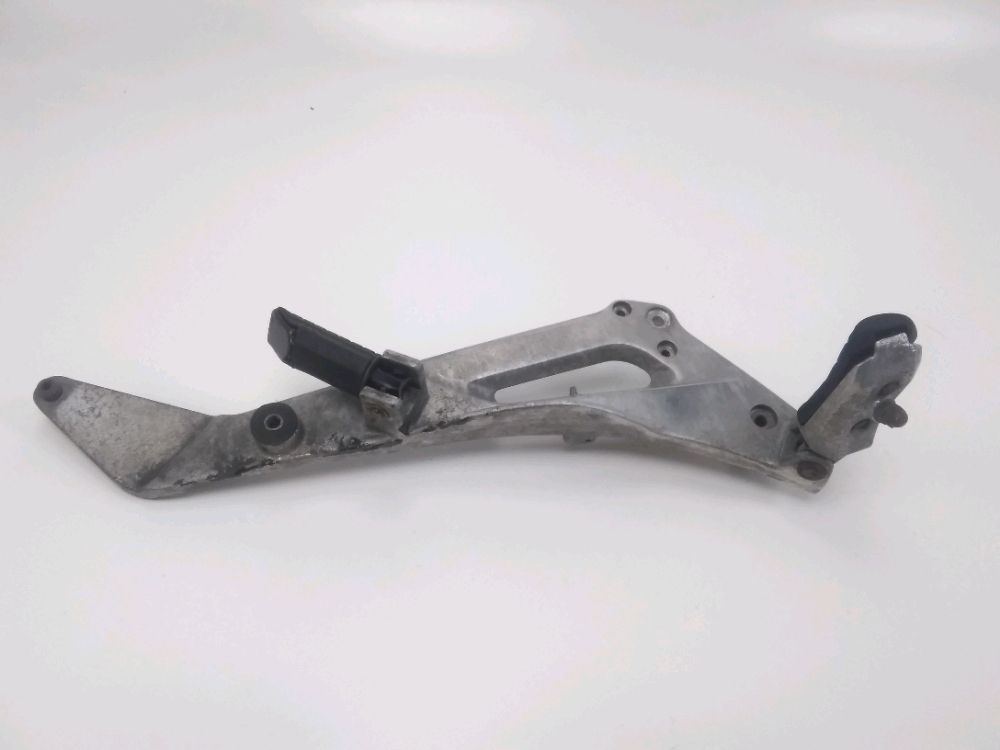 Platine avant droite