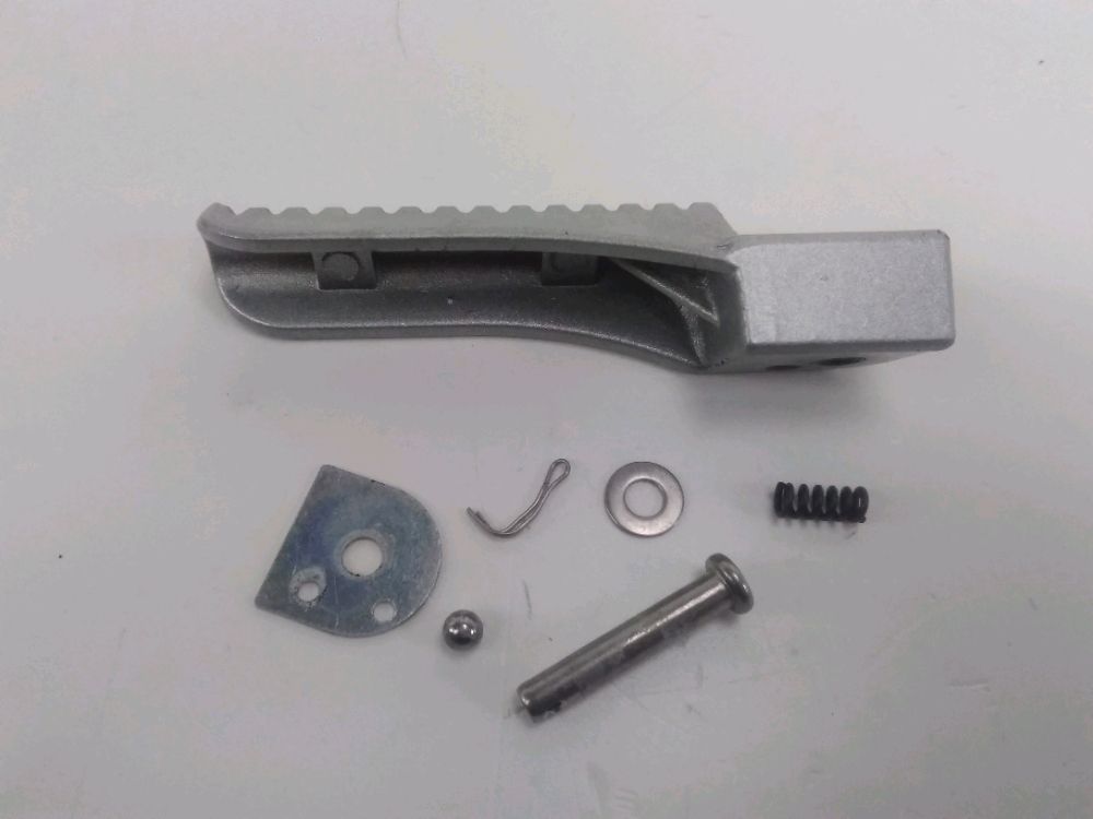 Repose pieds arriere droit