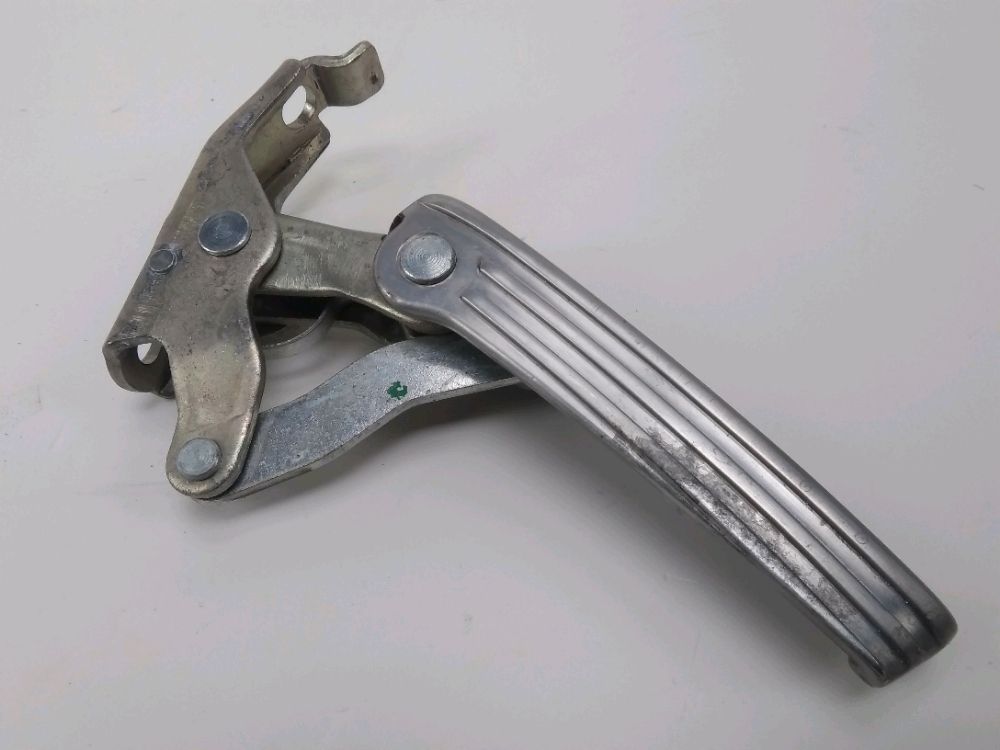 PLATINE ET REPOSE PIEDS ARRIERE DROIT