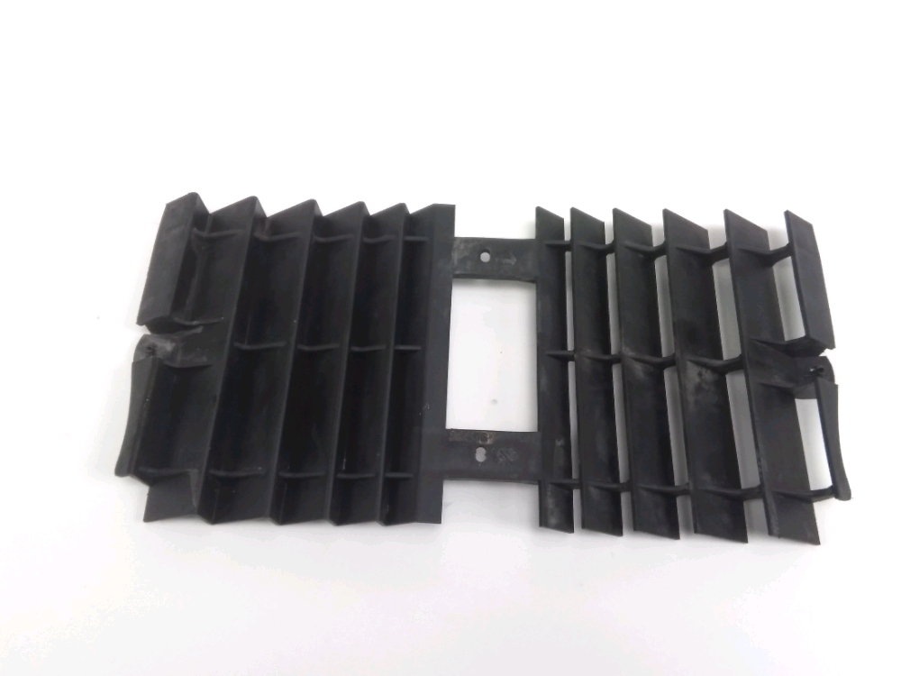 GRILLE DE RADIATEUR