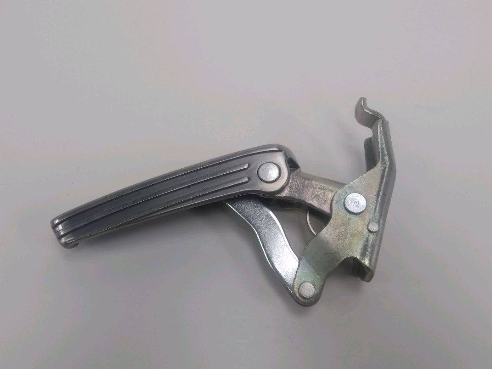 Platine et repose pieds arriere gauche