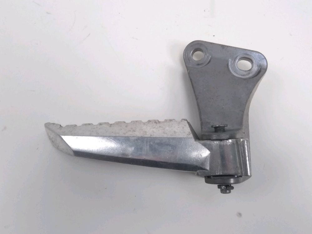 PLATINE ET REPOSE PIEDS ARRIERE DROIT