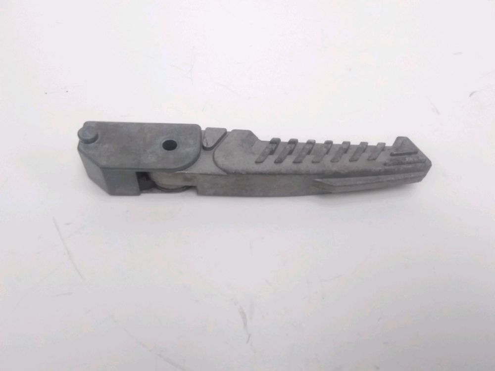 Repose pieds arriere gauche