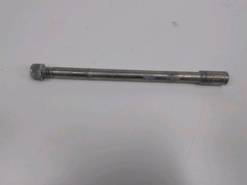 AXE DE ROUE AVANT
