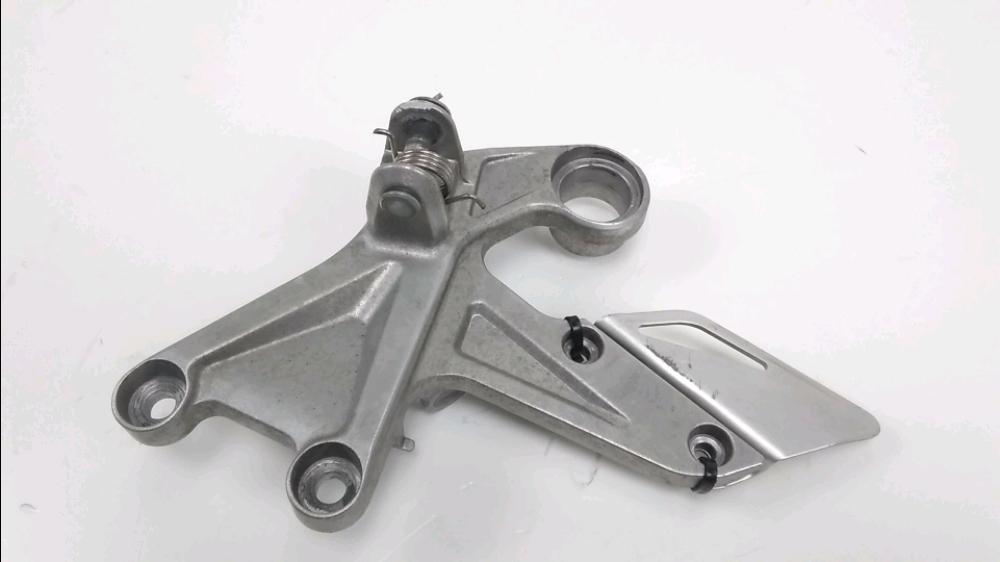 PLATINE AVANT DROITE