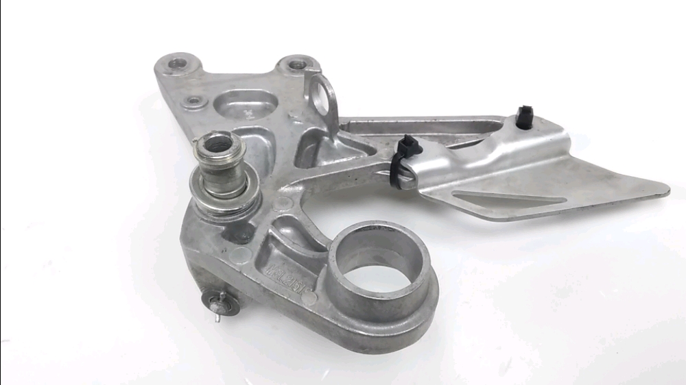 PLATINE AVANT DROITE