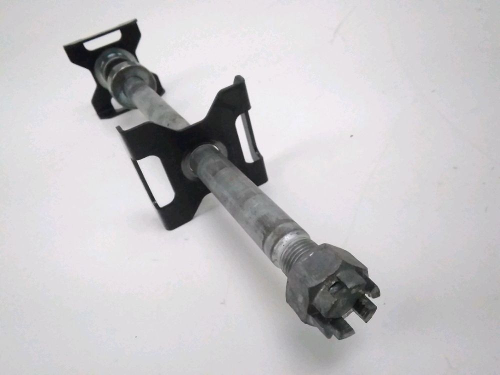 AXE DE ROUE ARRIERE