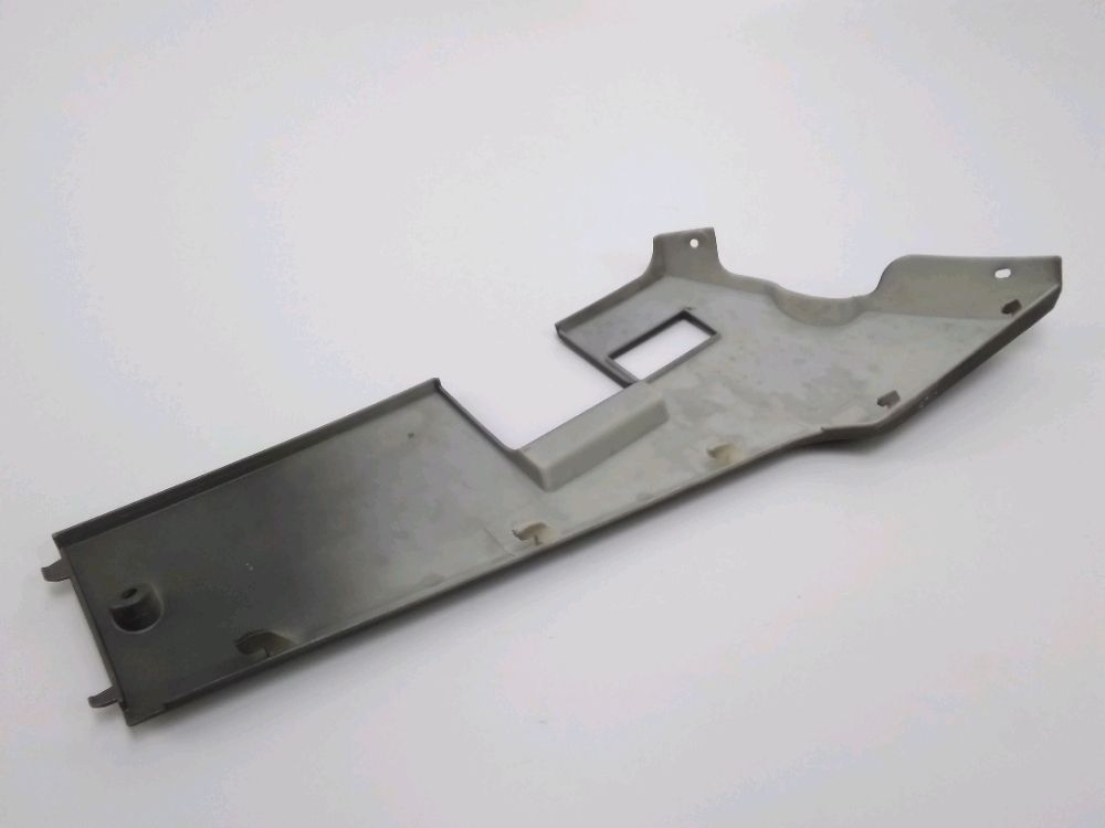 Cache lateral gauche