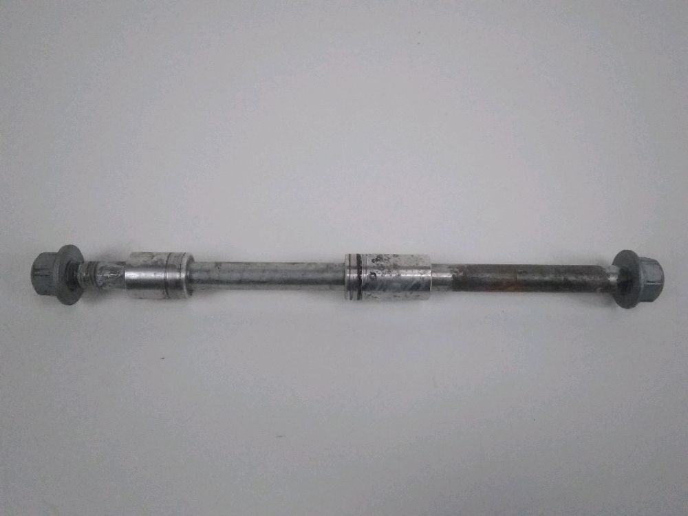 AXE DE ROUE AVANT