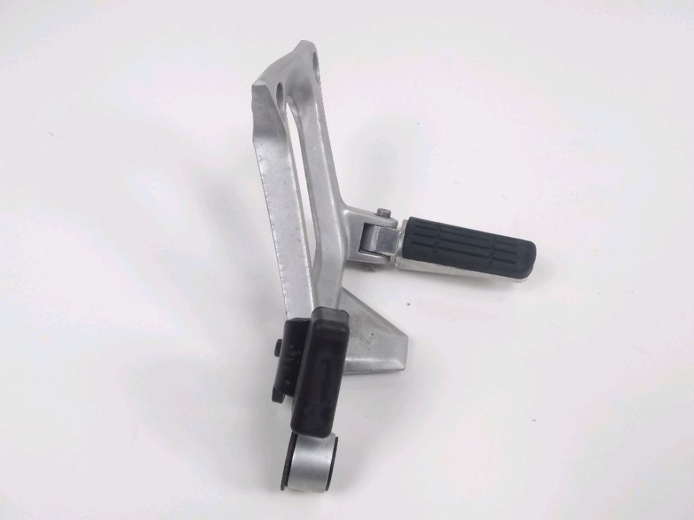 PLATINE ET REPOSE PIEDS ARRIERE DROIT