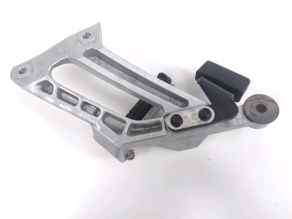 PLATINE ET REPOSE PIEDS ARRIERE DROIT