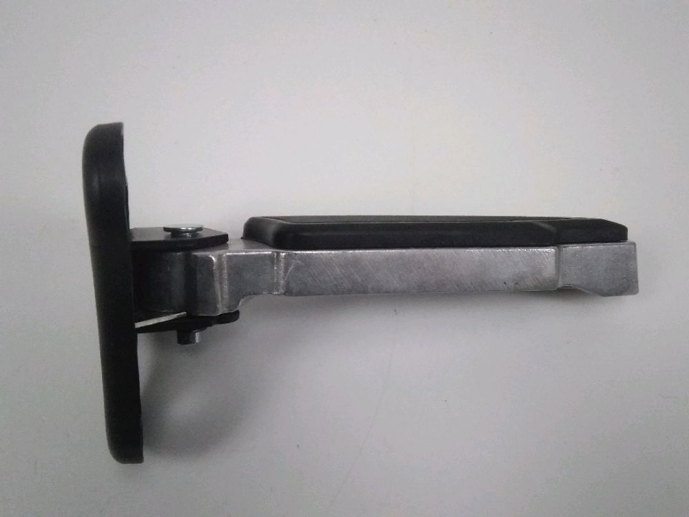 PLATINE ET REPOSE PIEDS ARRIERE DROIT