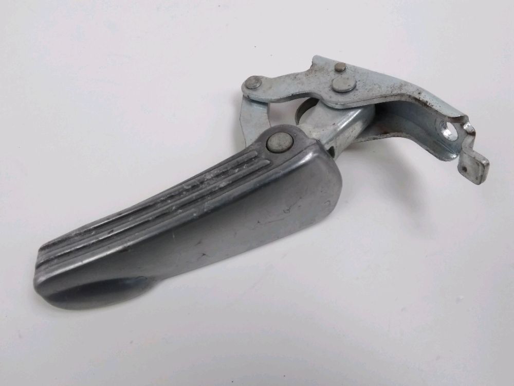 Repose pieds arriere droit