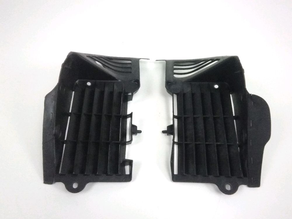 GRILLE DE RADIATEUR