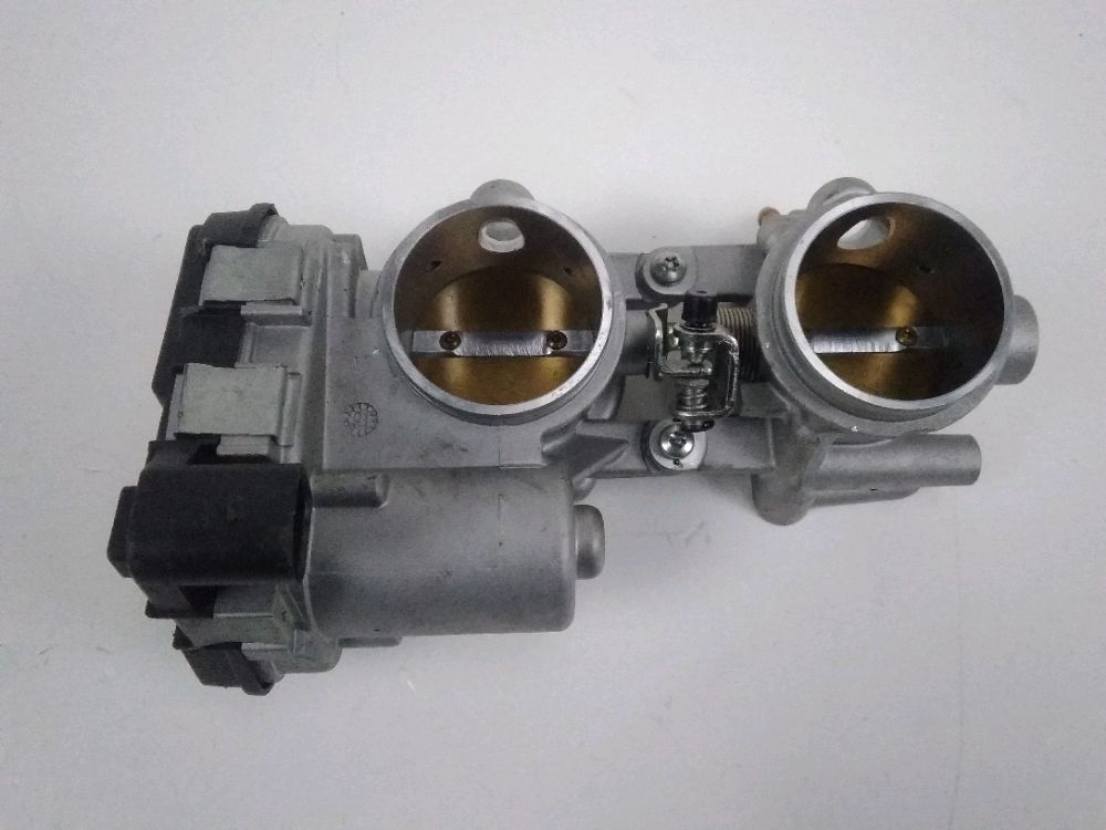 Corps d'injection droit