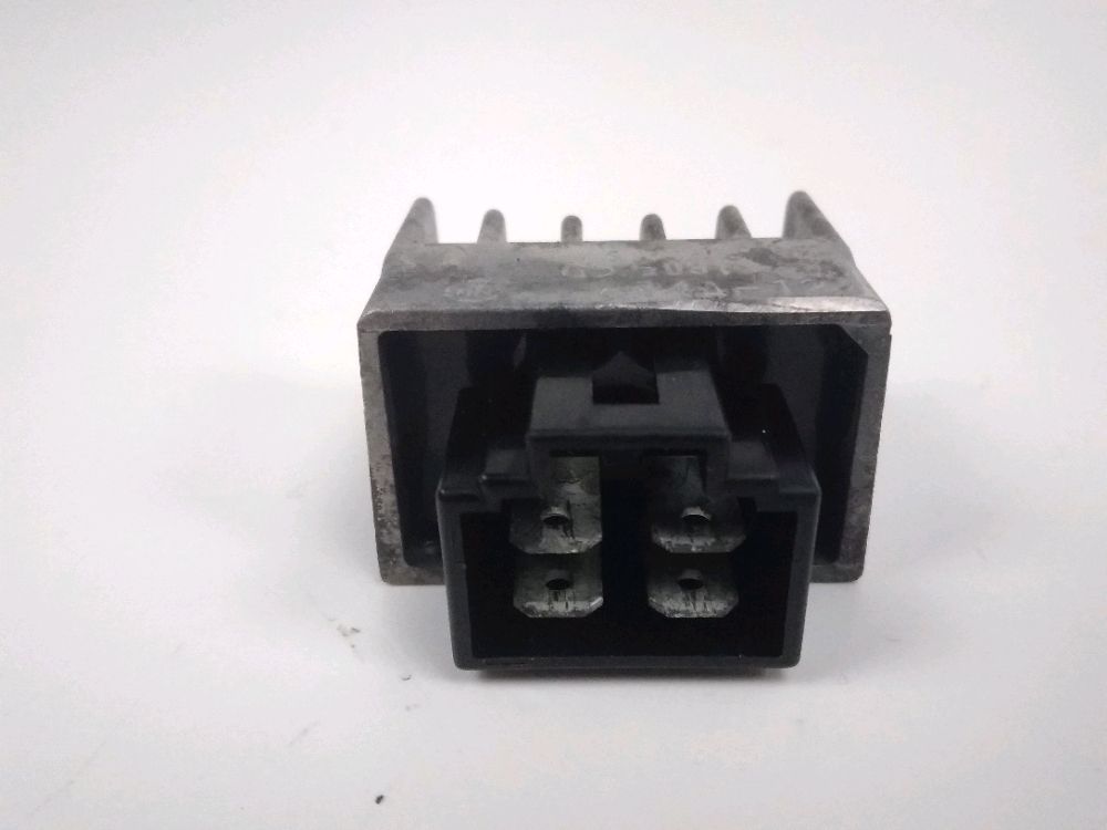 REGULATEUR DE TENSION