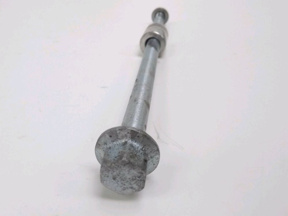 AXE DE ROUE AVANT