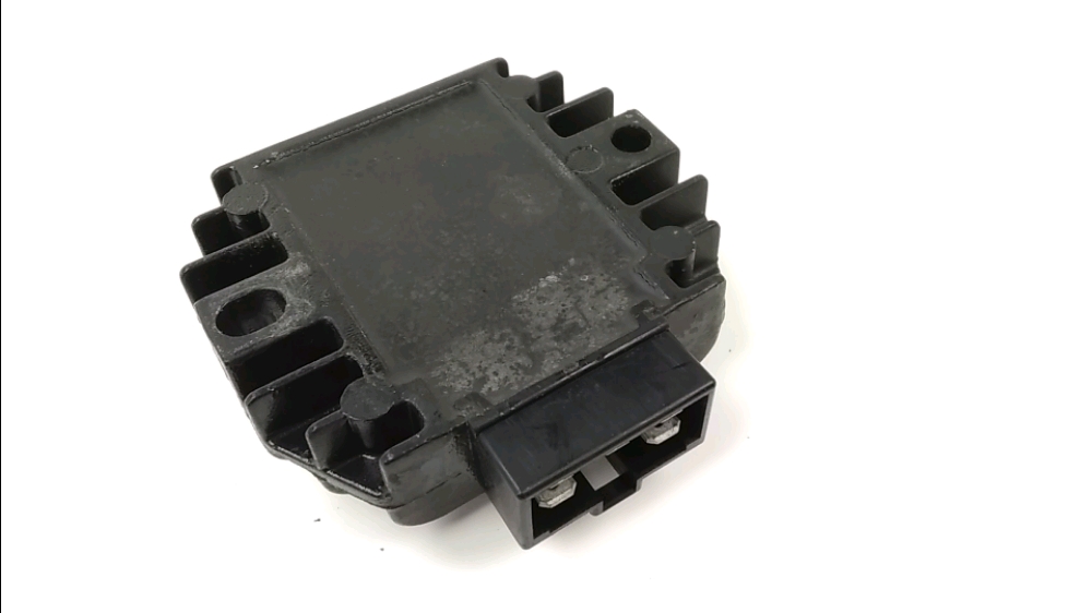 REGULATEUR DE TENSION