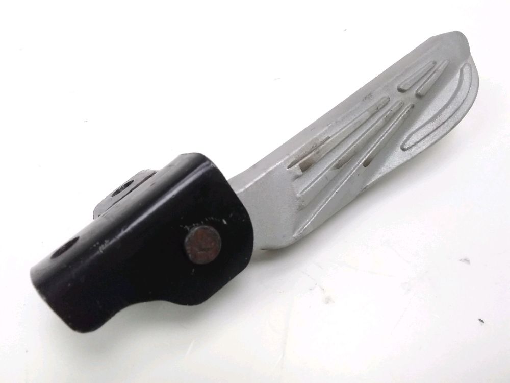 Platine et repose pieds arriere gauche