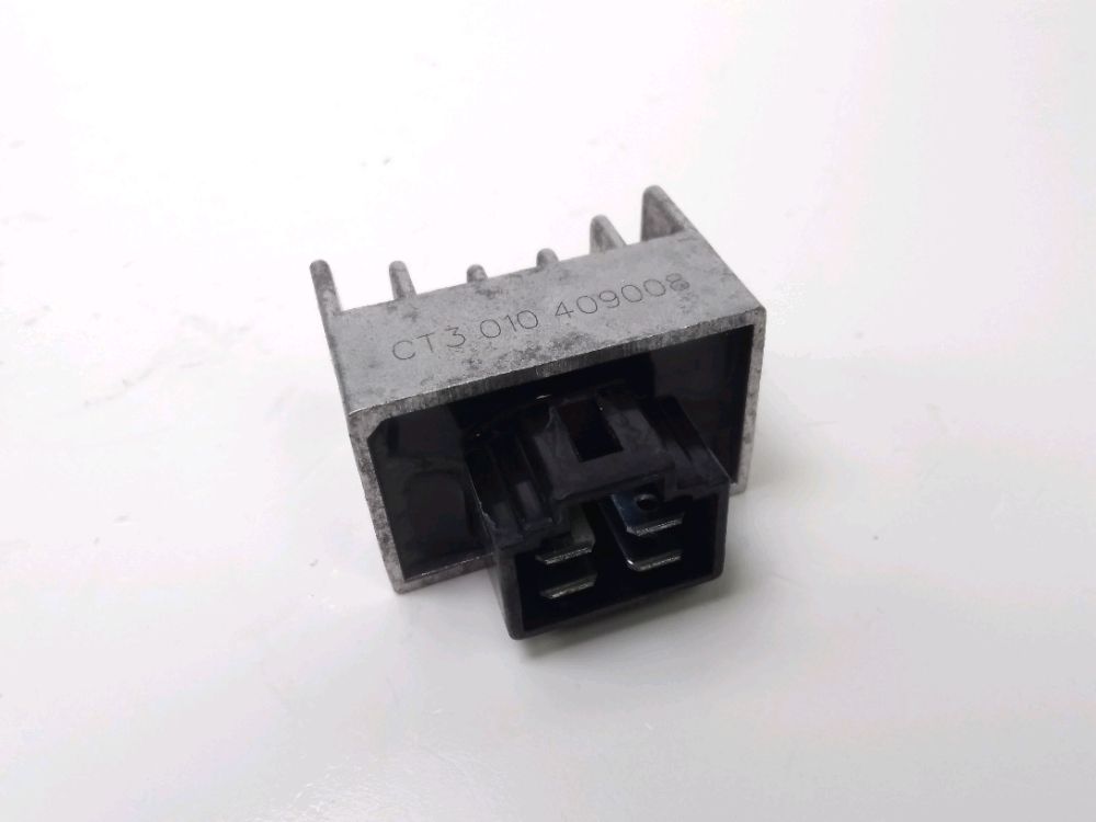 REGULATEUR DE TENSION