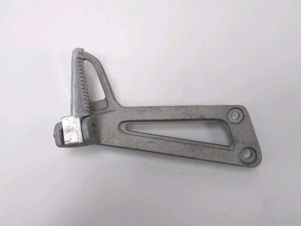 PLATINE ET REPOSE PIEDS ARRIERE DROIT