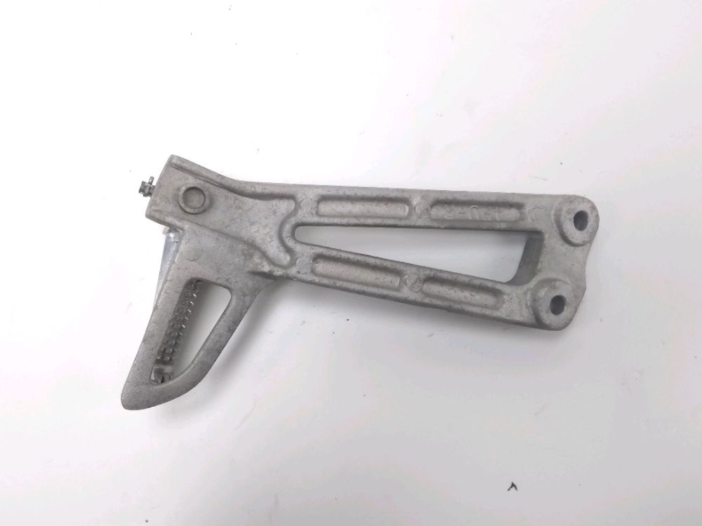 PLATINE ET REPOSE PIEDS ARRIERE DROIT