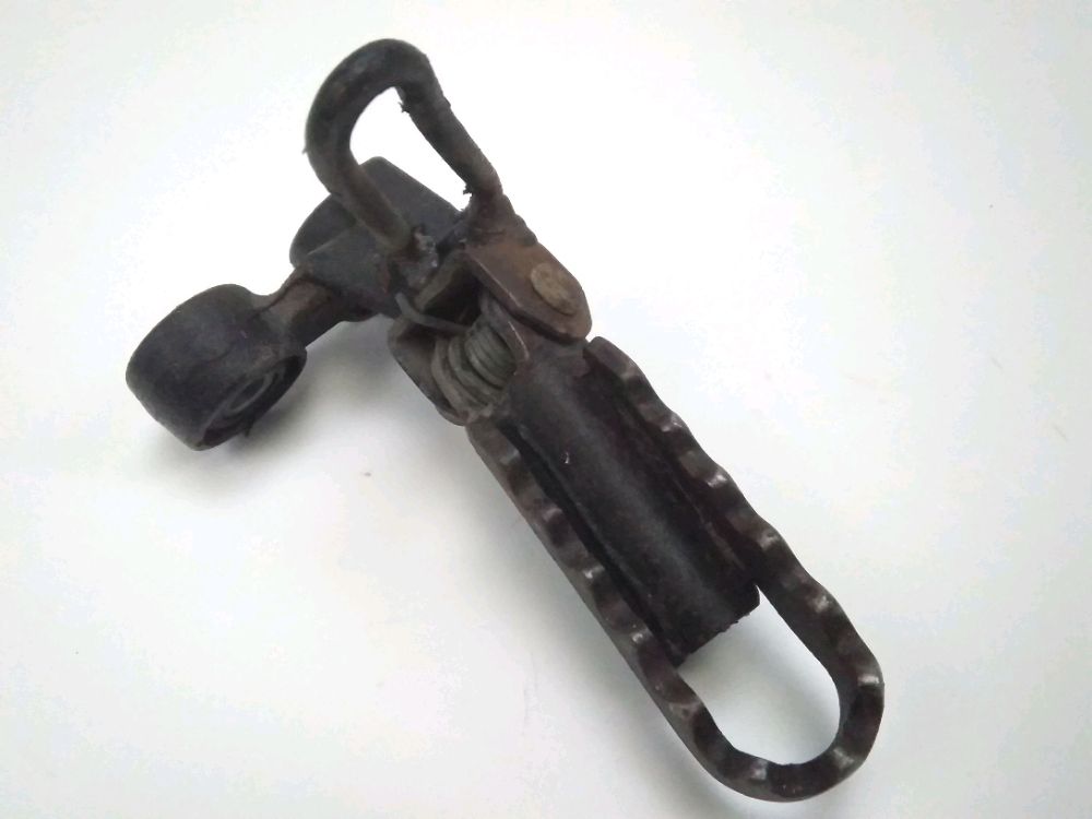 Repose pieds avant droit