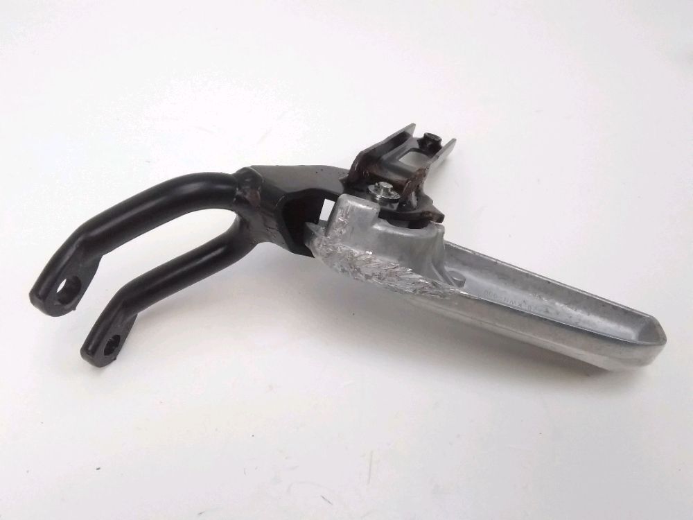 PLATINE ET REPOSE PIEDS ARRIERE DROIT