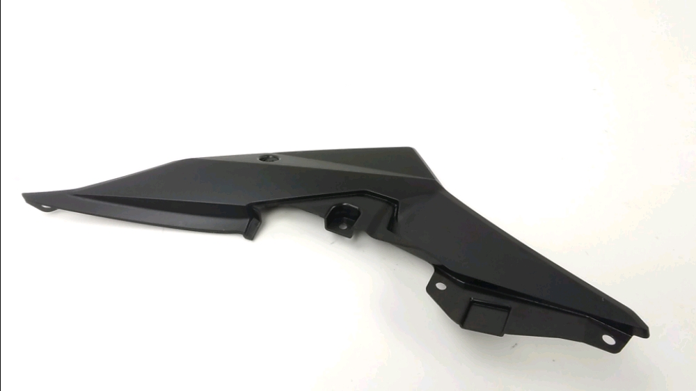 CACHE LATERAL GAUCHE