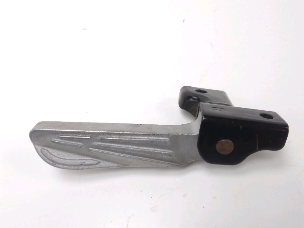 PLATINE ET REPOSE PIEDS ARRIERE DROIT