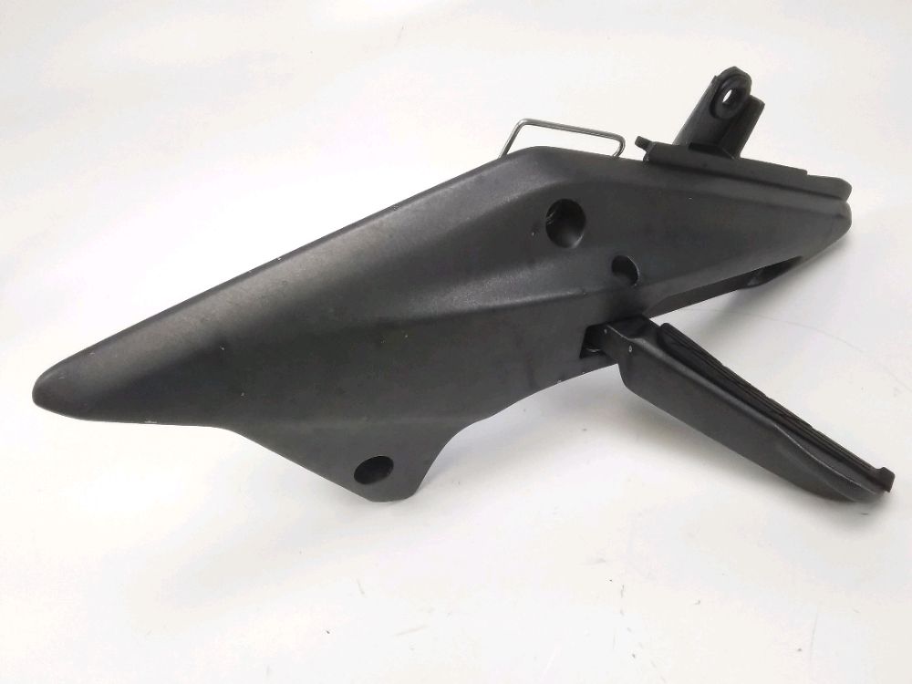 Platine et repose pieds arriere gauche