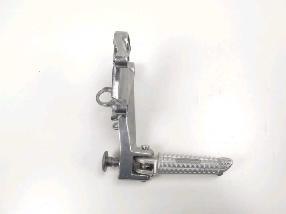 PLATINE AVANT DROITE