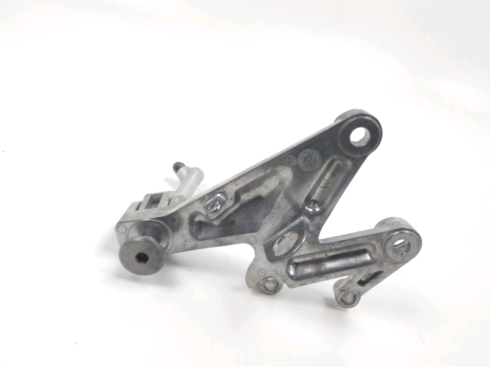 PLATINE AVANT DROITE