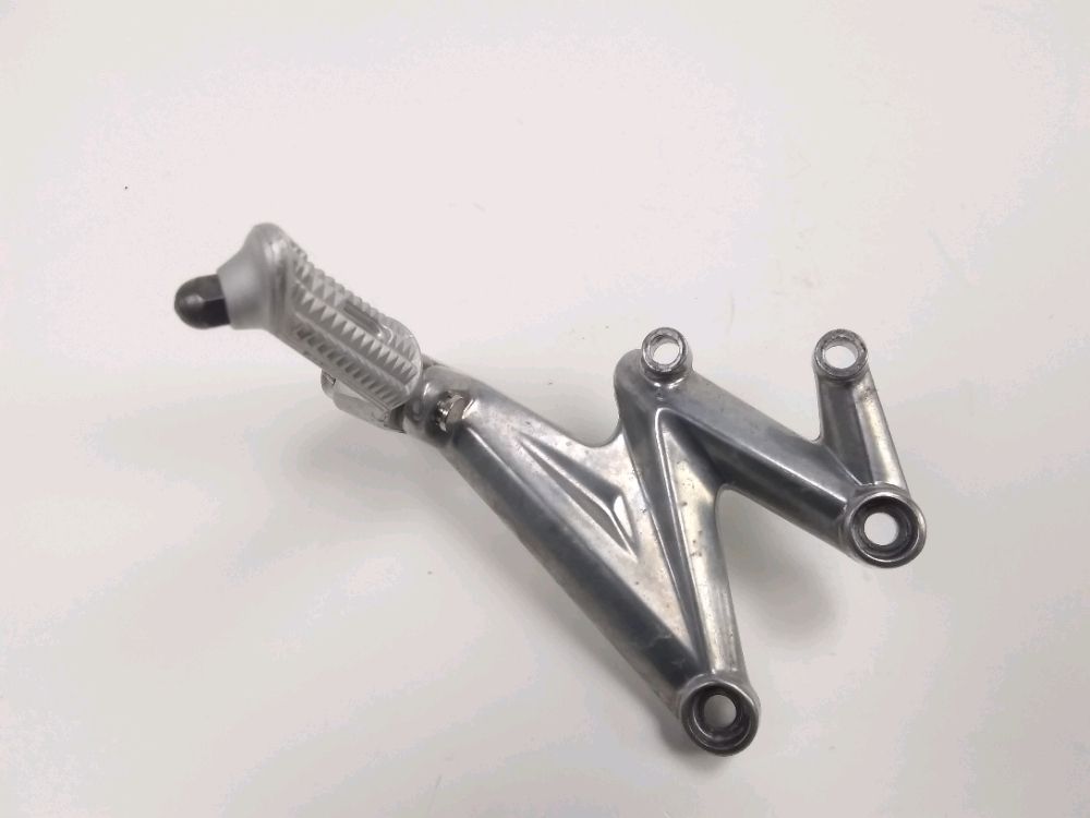 PLATINE AVANT DROITE