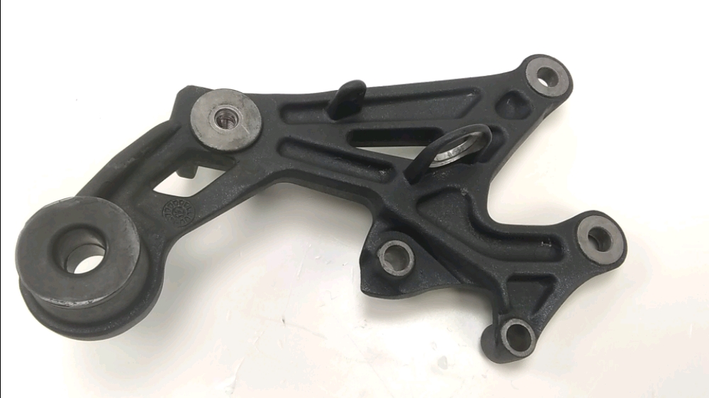 PLATINE AVANT DROITE