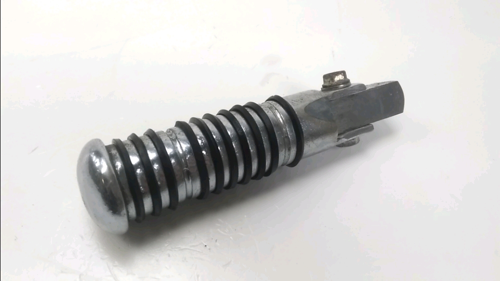 Repose pieds avant gauche