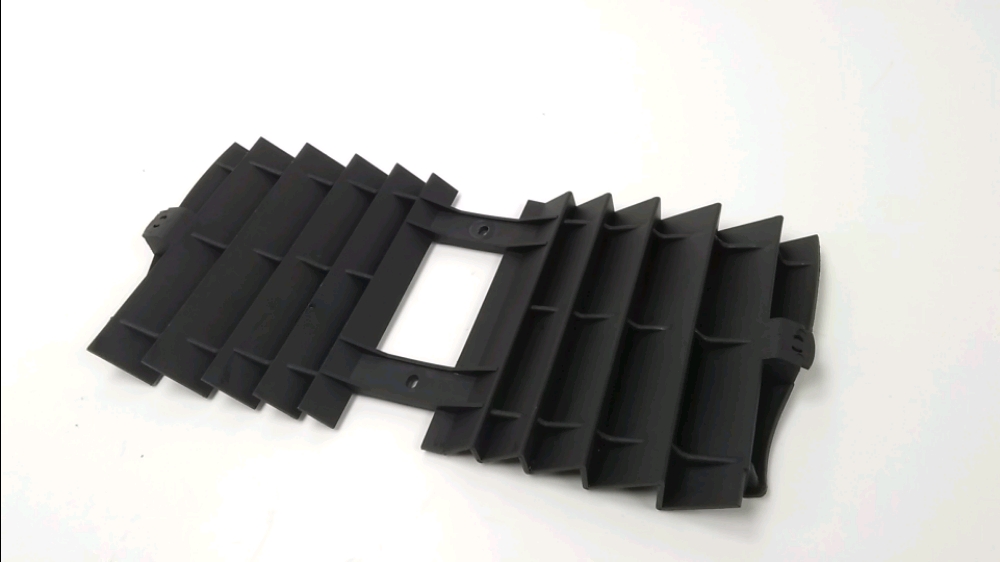 GRILLE DE RADIATEUR