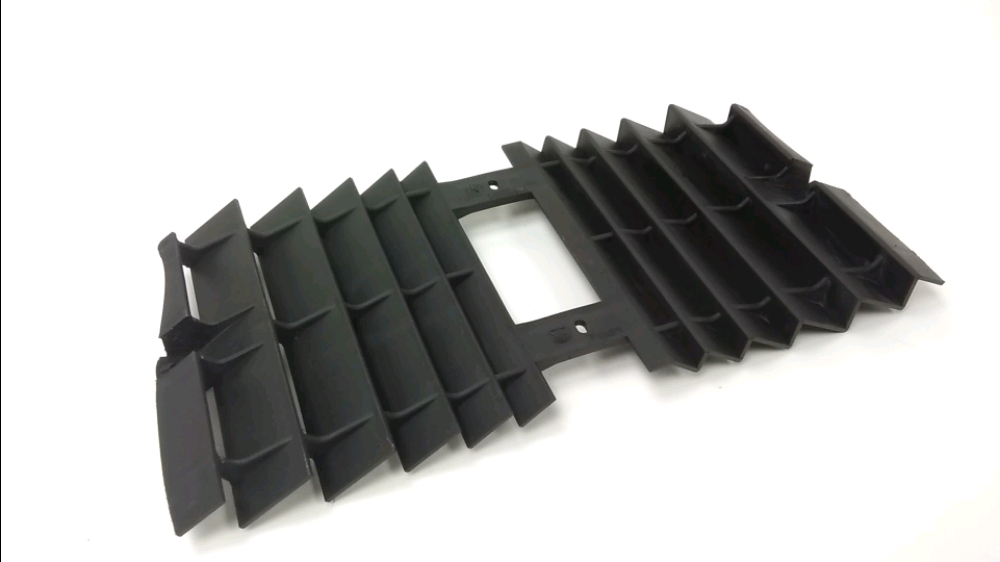 GRILLE DE RADIATEUR