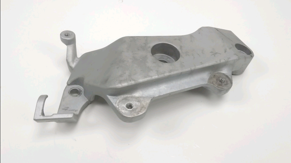 PLATINE AVANT DROITE