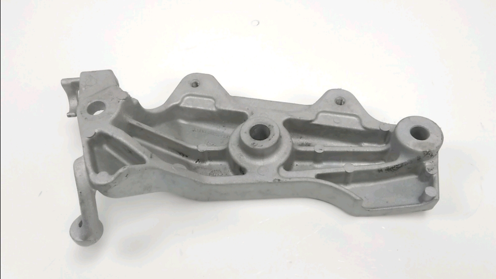 PLATINE AVANT DROITE