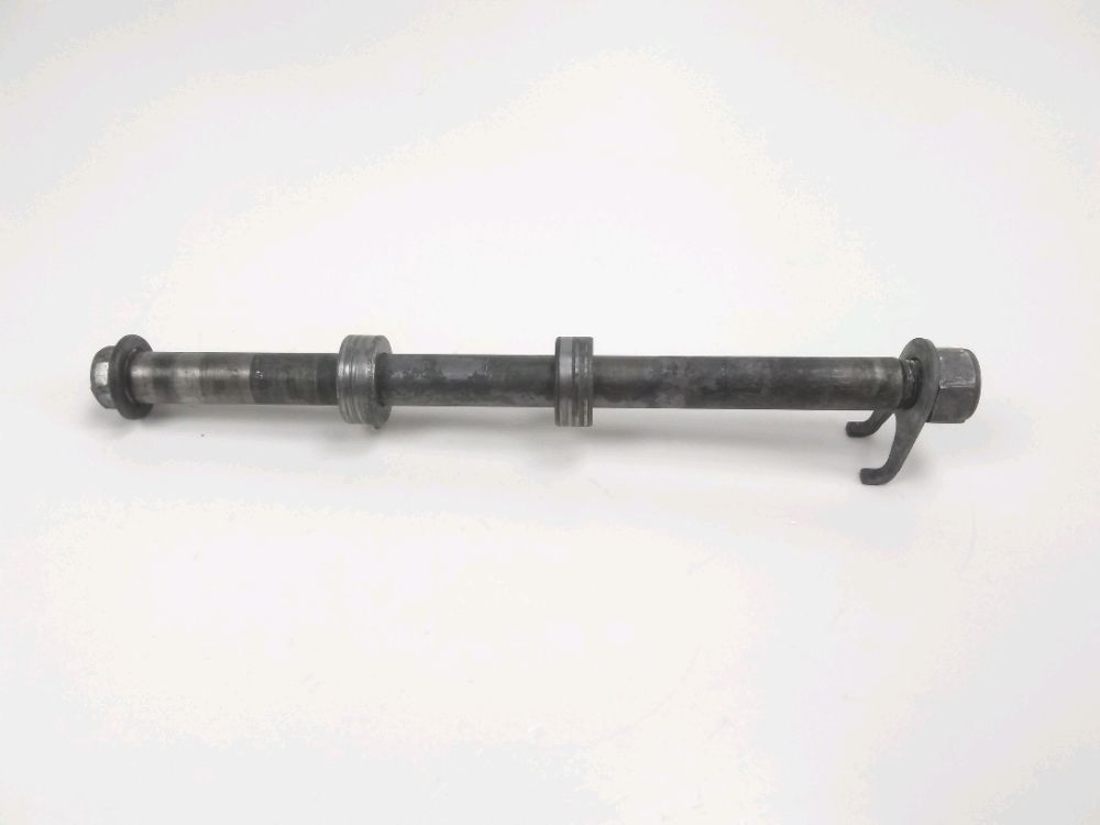 Axe de roue arriere
