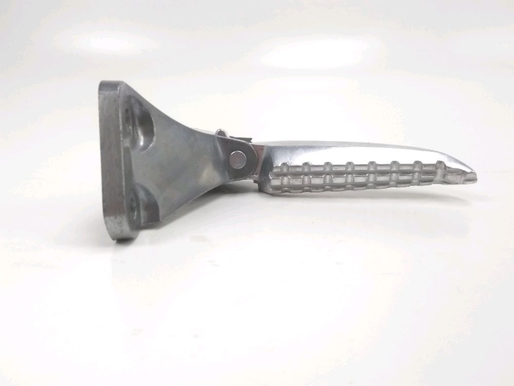 PLATINE ET REPOSE PIEDS ARRIERE DROIT