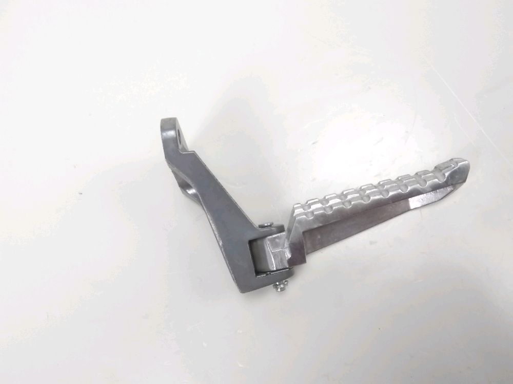 PLATINE ET REPOSE PIEDS ARRIERE DROIT