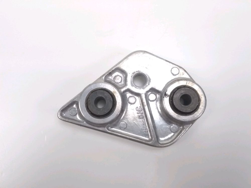 PLATINE AVANT DROITE